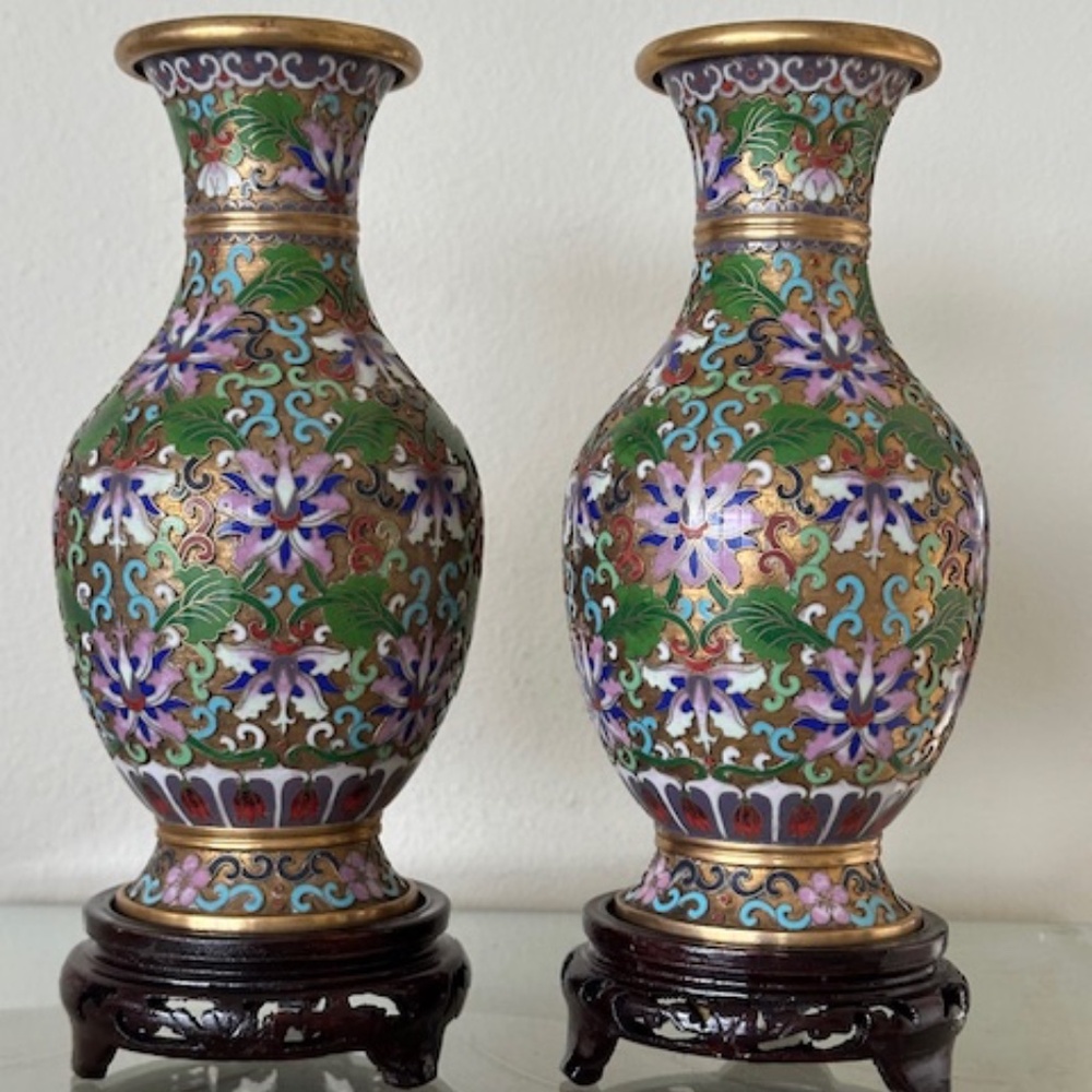 (NWOT)  TWO (2) VINTAGE  ELEGANT JINGFA CHINESE CLOISONNE JARS, 8 1/4" HIGH